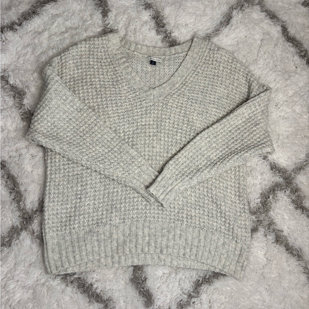 American Eagle Outfitters Women's Light Gray V-Neck Sweater